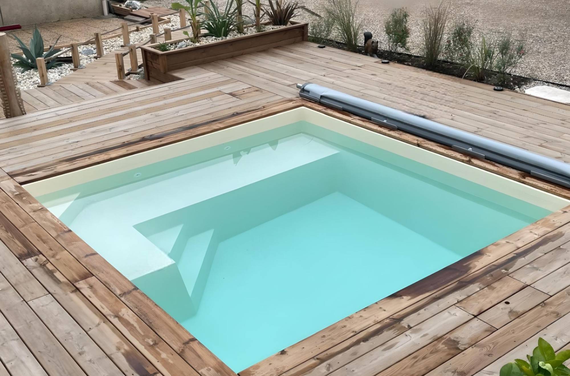 mini piscine pour petit jardin