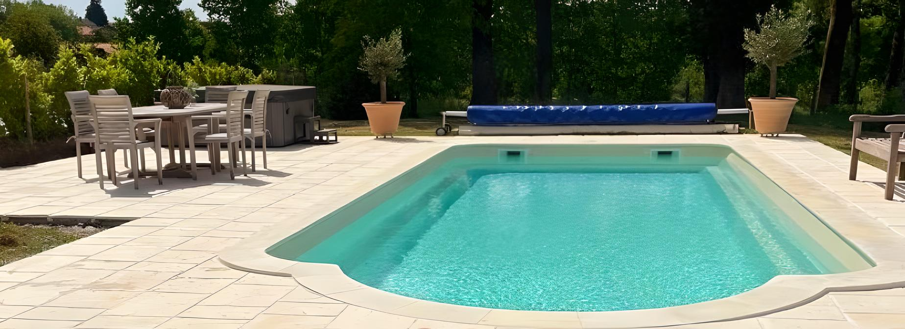 piscine coque 9 x 4 mètres Marseille