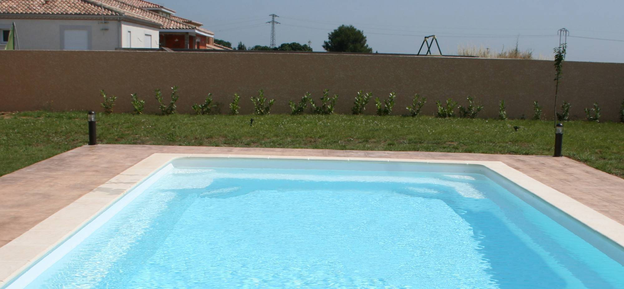 fond progressif pente coque polyester blanche Baléares- Ferre Piscines à Allauch proche de Marseille