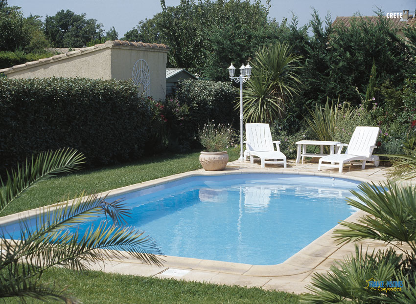 Coque polyester dans le 13 modèle Crête- Ferré Piscines