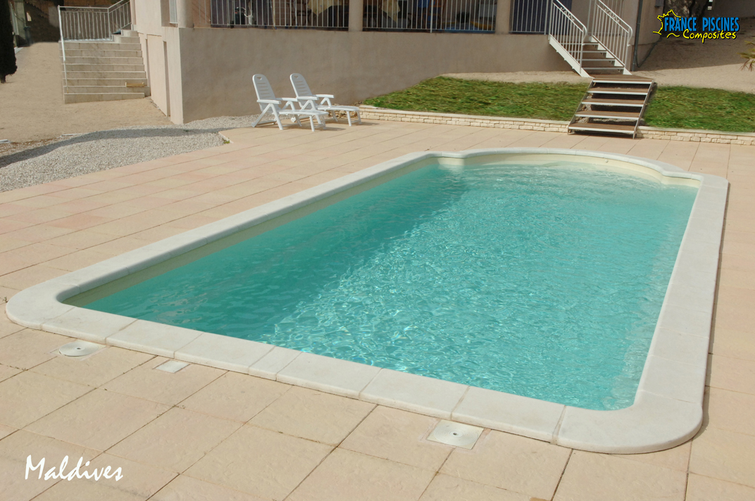 Piscine coque beige modèle MALDIVES Ferré piscines 13