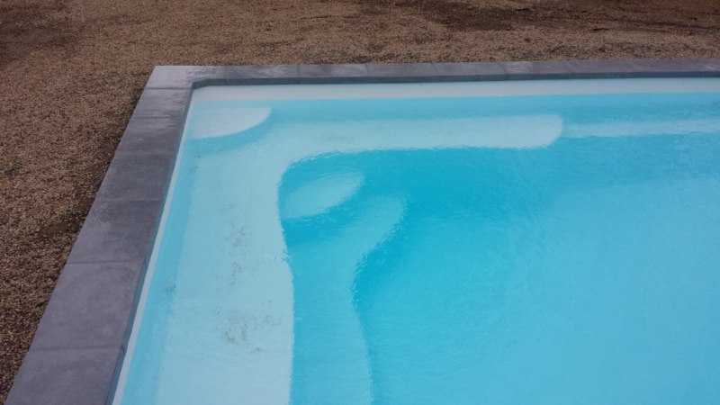 Coque polyester 8m par 4m Ferre Piscines Allauch