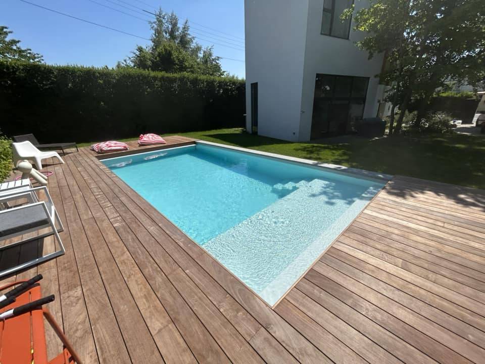Piscine kit coque polyester avec plage, modèle : NOUMEA  (7.50 x 3.80) 