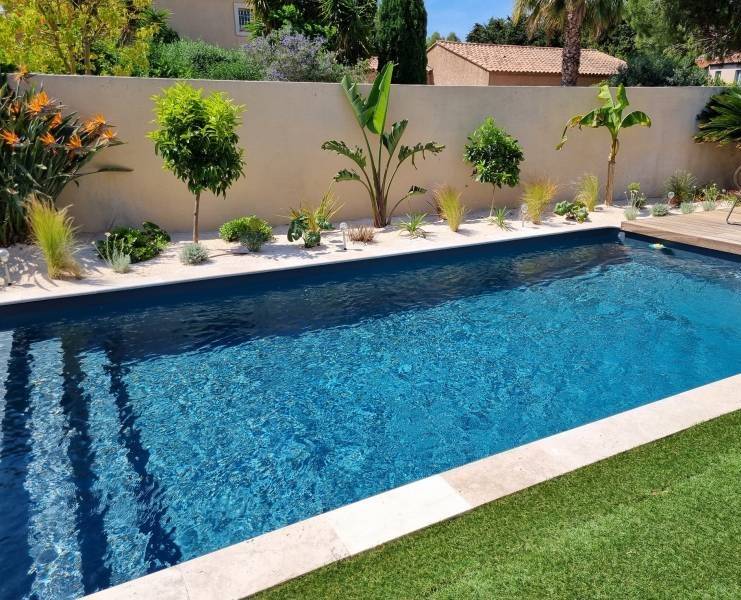 Piscine coque gris foncé 7X3 pombonne