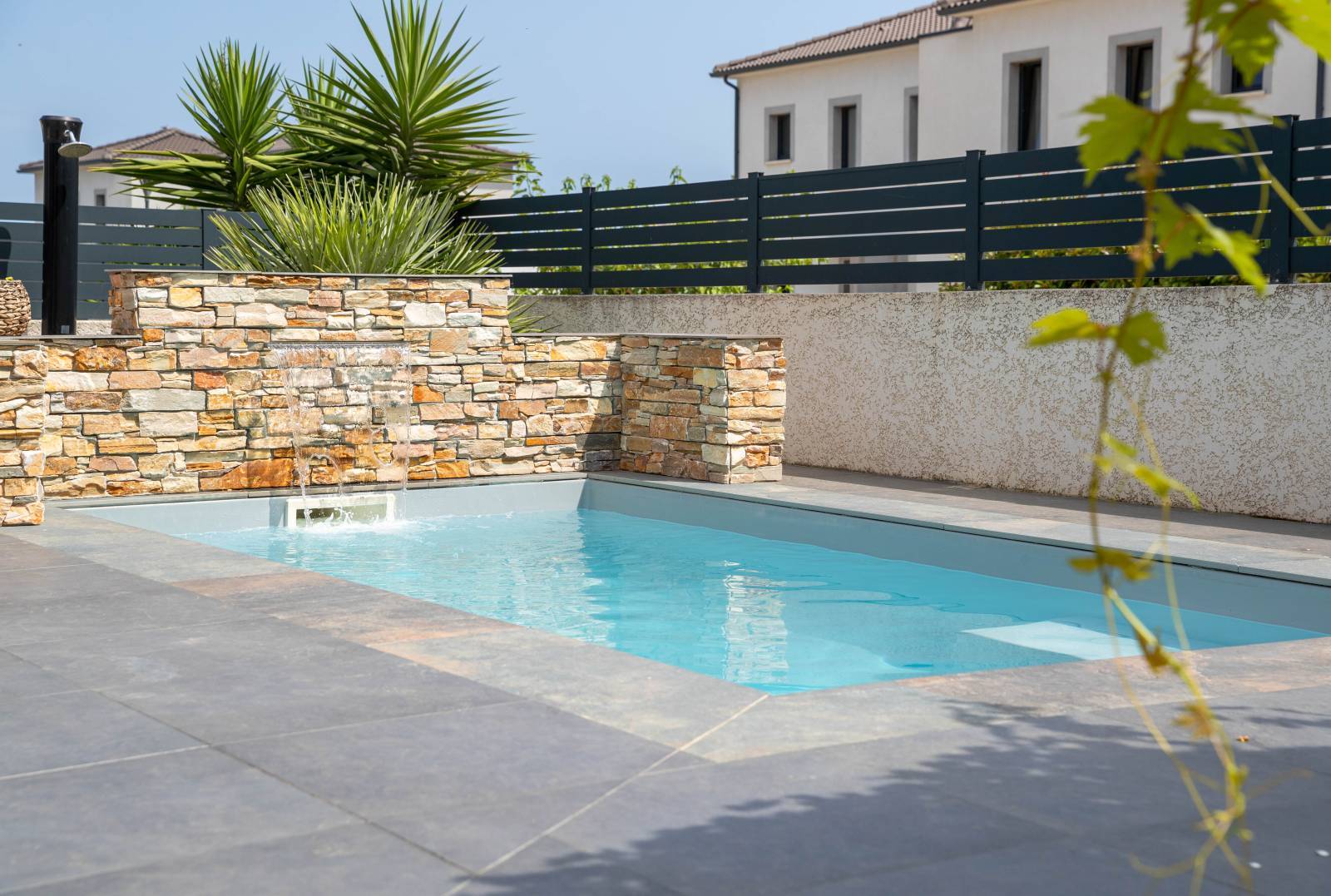 Piscine coque moins de 10m3 près de Marseille 