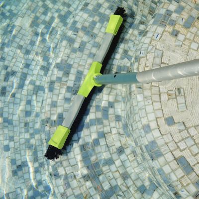 brosse piscine Kerlis- FERRE PISCINES