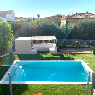 Coque piscine avec escalier en long 