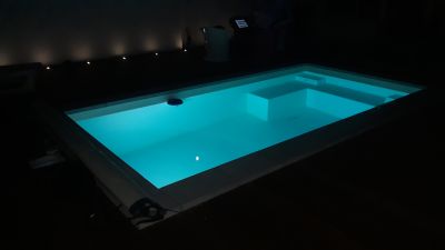 Coque -10m2 pas chère modèle WALLIS - France Piscines Composite - FERRE PISCINES à Aubagne