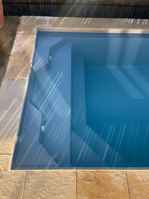 piscine coque polyester 5x2.8 Allauch