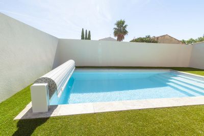 Piscine coque avec volet roulant pas chère - Marseille 