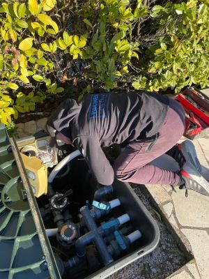 Installation ou remplacement coffret électrique de commande.