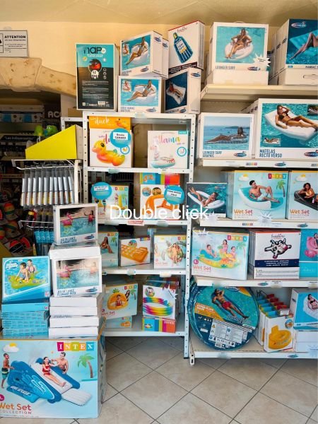 Magasin qui vend des accessoires de piscines 