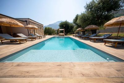 Piscine coque 10 X 4 avec plage - ferré Piscines 