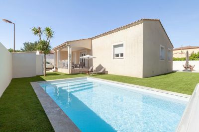 Piscine rectangulaire avec escalier coque pas chère