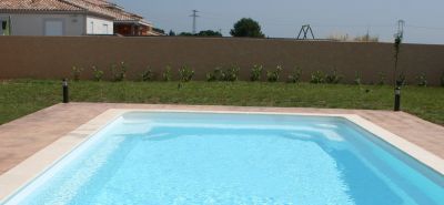 fond progressif pente coque polyester blanche Baléares- Ferre Piscines à Allauch proche de Marseille