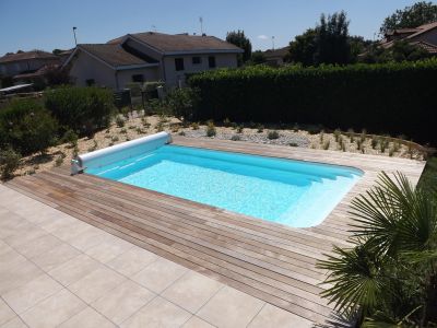 Bassin coque polyester forme moderne volet roulant hors sol Declic700- Ferré Piscines à Allauch