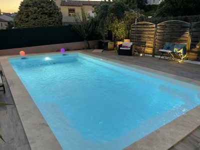 Piscine coque design près de Cassis chez Ferré piscines à Allauch 