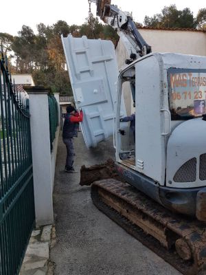 livraison coque polyester- Ferré Piscines Aubagne