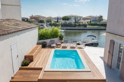 Petite piscine rectangulaire design, modèle MAJORQUE- France Piscines Composite - FERRE PISCINES à Marseille