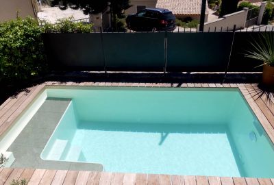 Mini piscine coque avec banquette 