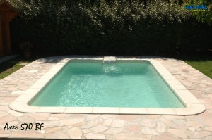 Piscine polyester avec bloc filtrant Allauch