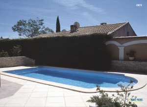 Coque polyester bleu proche de peypin - Ferre piscines