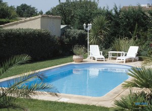 Coque polyester dans le 13 modèle Crête- Ferré Piscines