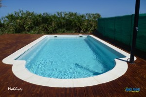 Piscine avec escalier roman modèle MALDIVES Ferré piscines 13