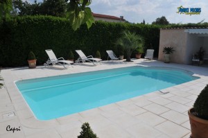 Piscine fond incliné modèle CAPRI Ferré piscines proche d'aubagne