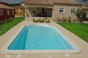 coque polyester fond progressif pente modèle CAPRI Ferré piscines proche de Marseille