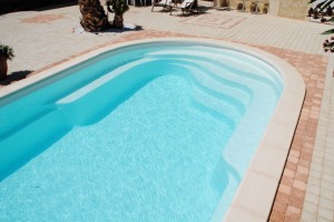 Piscine coque polyester JAMAIQUE- Ferré Piscines à Allauch