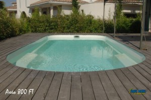 Piscine 8x4 coque polyester modèle JAMAIQUE de France Piscines Composites- Installateur Ferré Piscines proche d'Aubagne