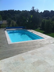 Piscine 8m par 4 m modèle SAMOA France Piscines Composites