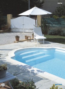 Piscine coque romane , modèle CHYPRE - France Piscines Composites - FERRE PISCINES à Aubagne