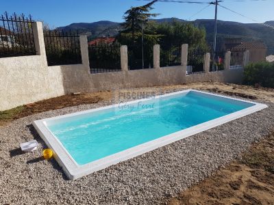 Mini Piscine blanche de France Piscines Composites- installateur Ferré Piscines proche d'Aubagne