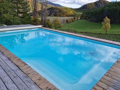 PISCINE COQUE BLANCHE DESIGN FERRE PISCINES 