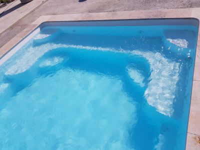 fond progressif pente coque polyester blanche Baléares- Ferre Piscines à Allauch proche de Marseille