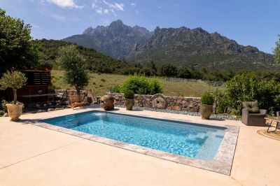piscine coque avec deux escaliers - Ferré Piscines - Allauch 