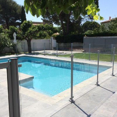 Barrière en verre pour piscines 