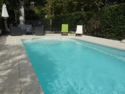 bassin 7x3 avec dallage autour declic 730 Ferré Piscines à Gémenos