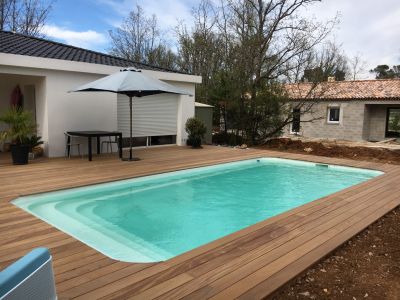 Piscine coque blanche avec terrasse bois DECLIC800- Ferré Piscines
