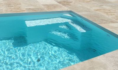mini piscine coque moins de 10m2 avec escaliers 