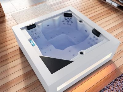 jacuzzi design chez Ferre piscines astral pool