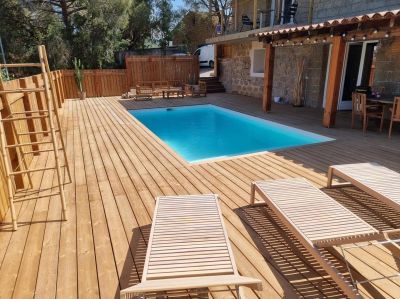 Grande piscine coque avec escaliers 