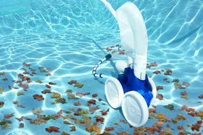 Robot de piscine qui nettoie les feuilles chez ferre piscines MARSEILLE 