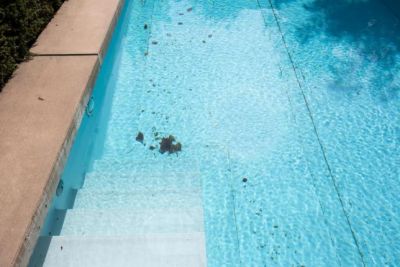 tache de rouille dans la piscine aubagne  