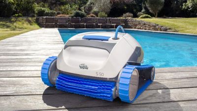 robot de piscine sans fil électrique dolphin chez Ferré piscines Marseille 