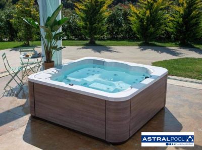 Spa SELECT E  By Astralpool pas chère chez ferre piscines Marseille 