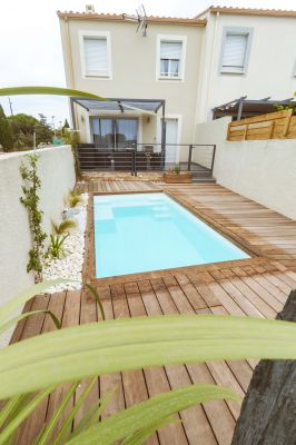 Coque -10m2 pas chère modèle WALLIS - France Piscines Composite - FERRE PISCINES à Marseille