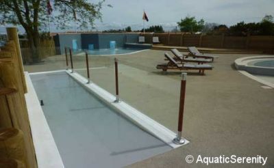 BARRIÈRE DE PISCINE EN VERRE TREMPÉ - AQUATIC SERENITY 